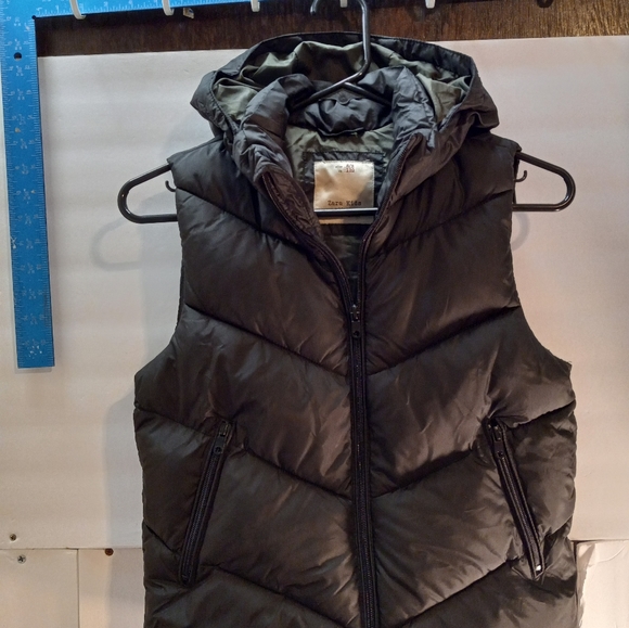 Zara Kids Collections Boys Puffer 8/9 Black Sleeveless Hooded Zippered Vest - Picture 3 of 14
